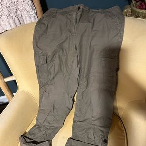 Land’s’ End womans cargo style pants